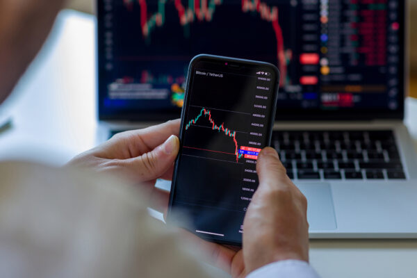 Comprendre la volatilité du marché: Comment les employés peuvent demeurer confiants et engagés